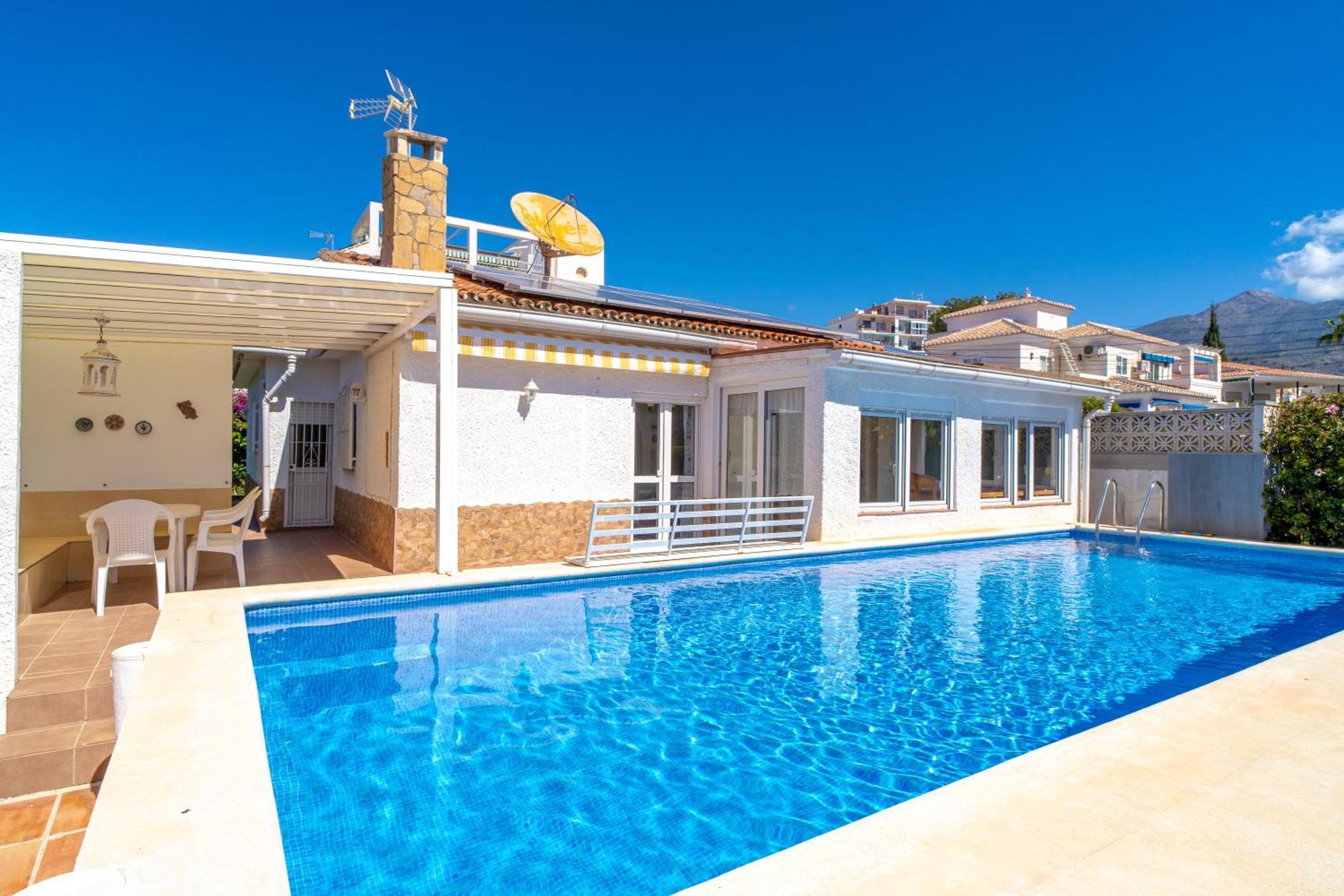 Villa Sevilla Casasol Nerja Exterior photo