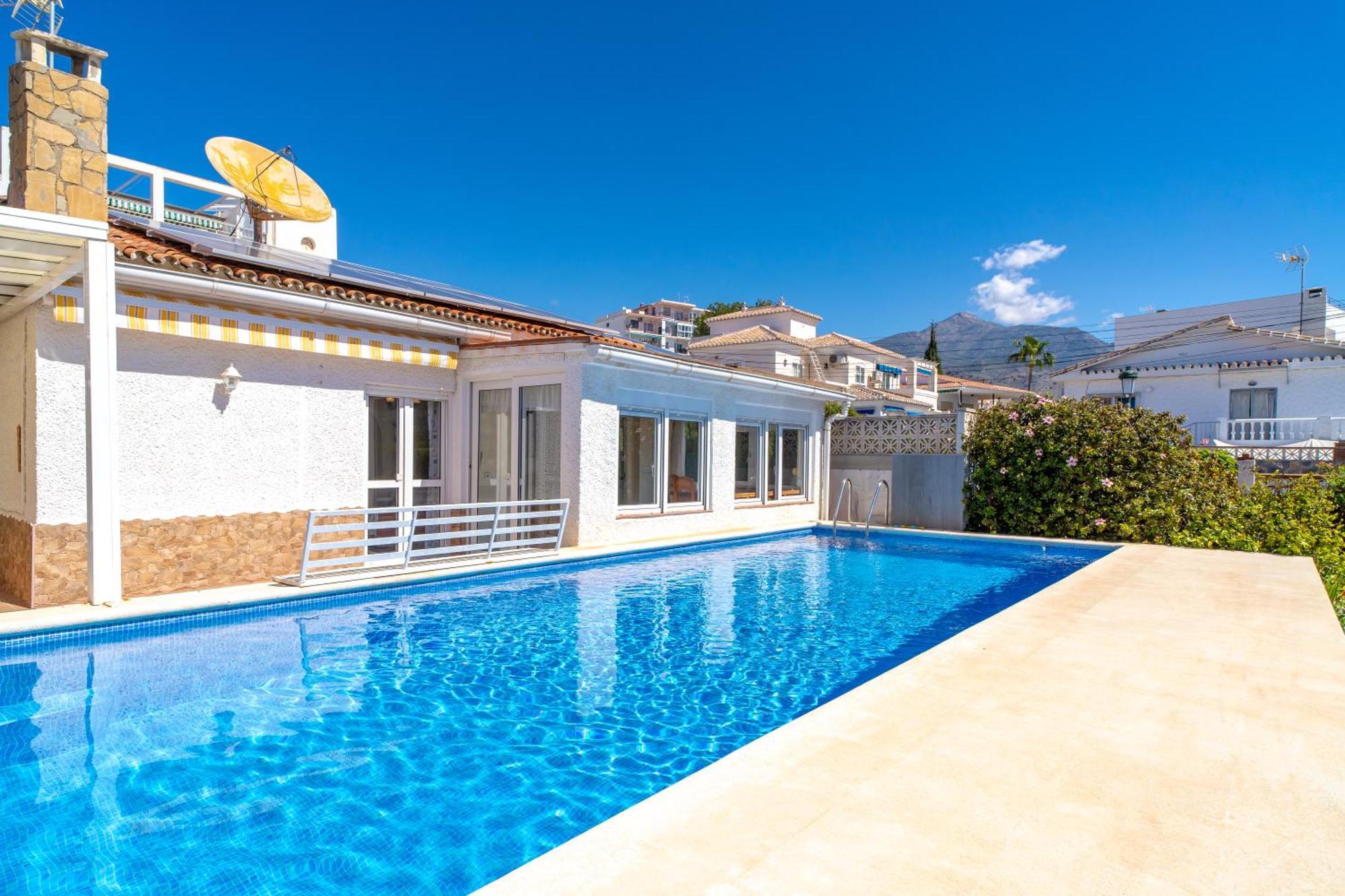 Villa Sevilla Casasol Nerja Exterior photo